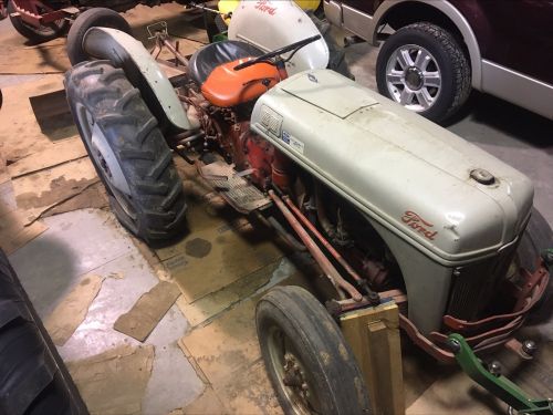 Ford 8n Tractor ( Tractors - Ford/fordson/ferguson )