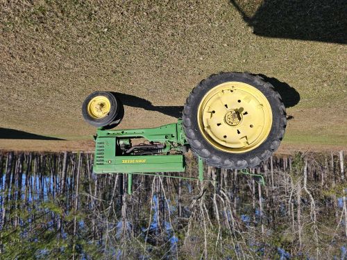For Sale John Deere 1952 B ( Farm Equipment )