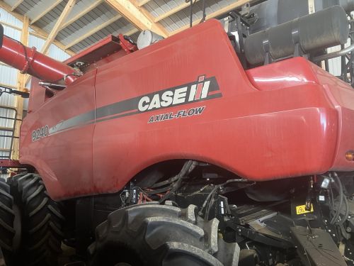 2016 Case Ih 9240 Combine With 2015 Macdon Fd75 45’ Header & Traile