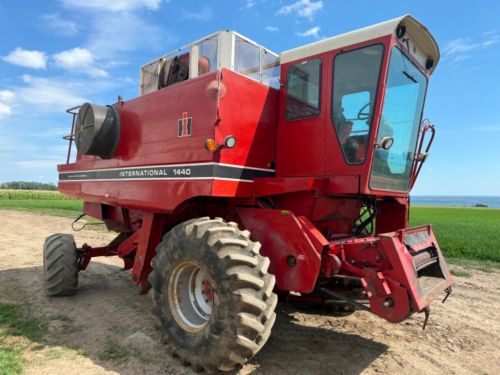 International 1440 Combine – For Sale ( Combines )