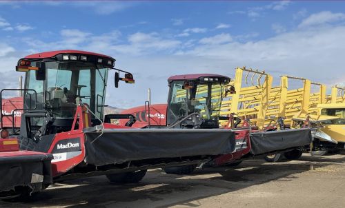 For Sale: 2012 Macdon M205 Swather Package ( Farm Equipment )