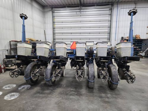 1995 Kinze 2000 6/11 Planter ( Planting Equipment )