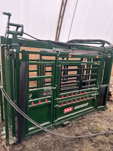 2018 Arrowquip Hydraulic Cattle Chute (model Cp106) ( Livestock Equip
