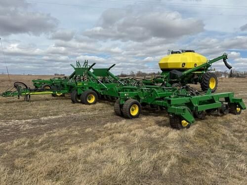 2012 John Deere 1890 Air Drill + 430 Bushel Cart ( Drills )