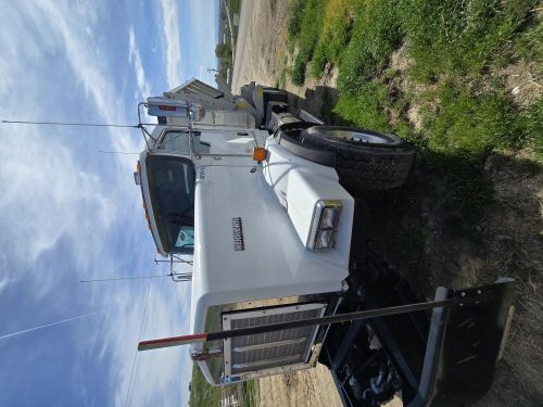 Kenworth With Kuhn Knight 8132 Spreader ( Trucks )
