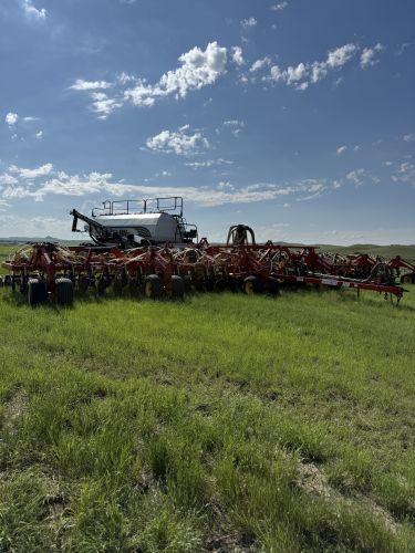 2012 Bourgault 5810/6550 Air Drill & 6550 550-bushel Air Cart ( Hay A